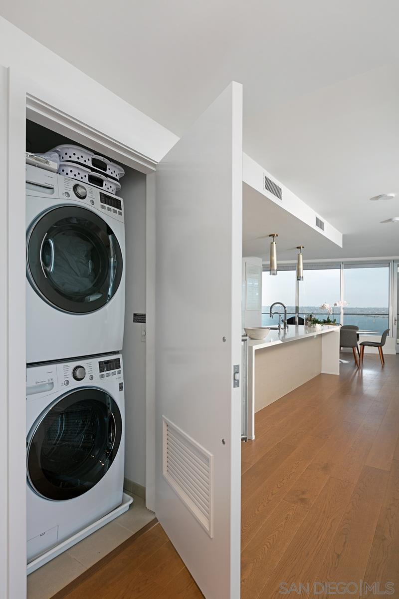 888 E Street, Unit 3501 San Diego, CA 92101 - Photo 32 of 46 a view of a kitchen and a sink