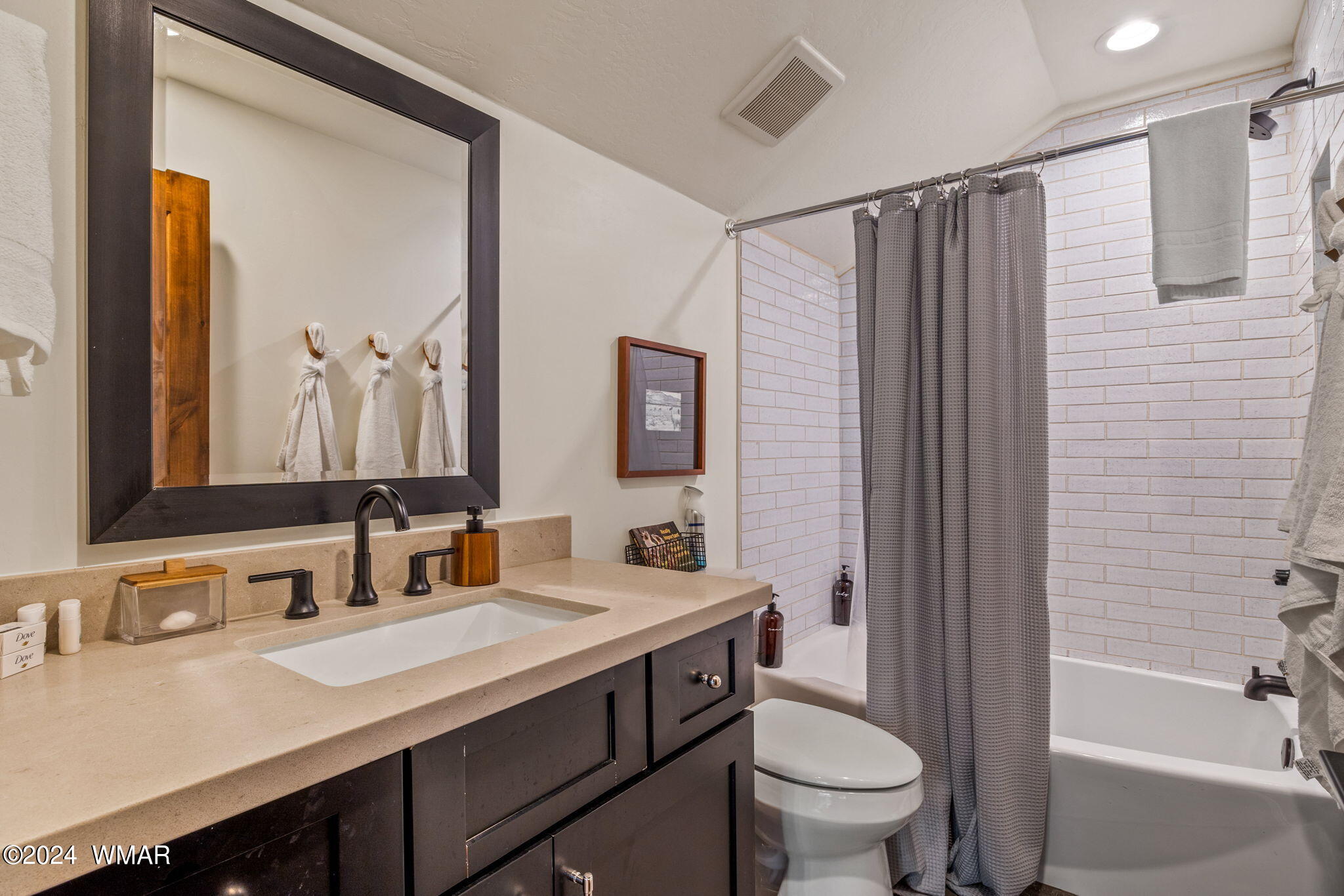 401 South Falling Leaf Road Show Low, AZ 85901 - Photo 38 of 56 Upstairs Bathroom