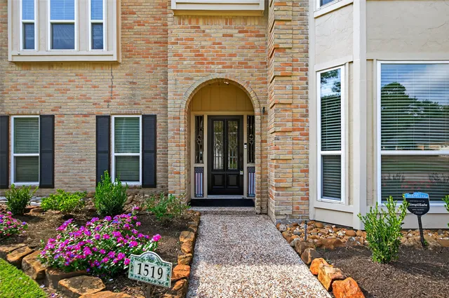 $450,000 | 1519 Lofty Maple Trail, Houston, TX 77345