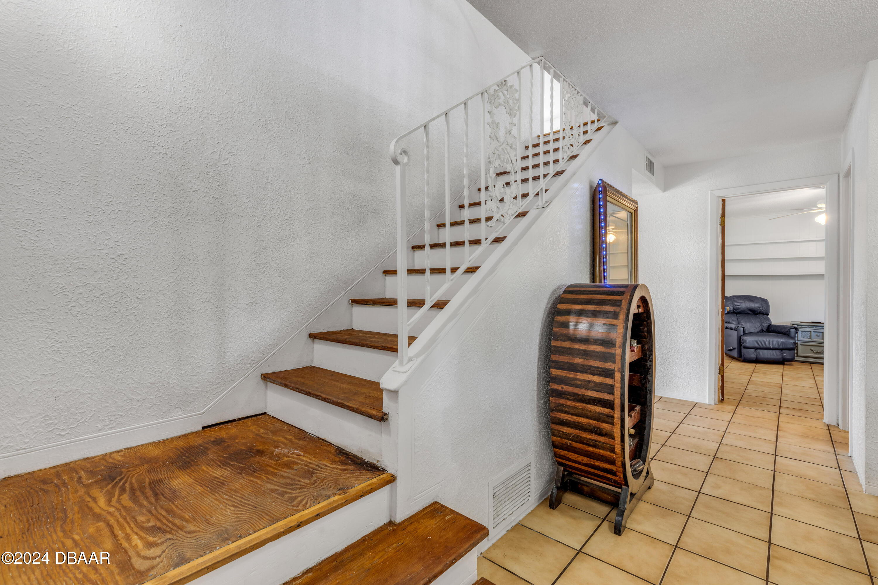 909 Pineapple Road South Daytona, FL 32119 - Photo 11 of 68 Stairway