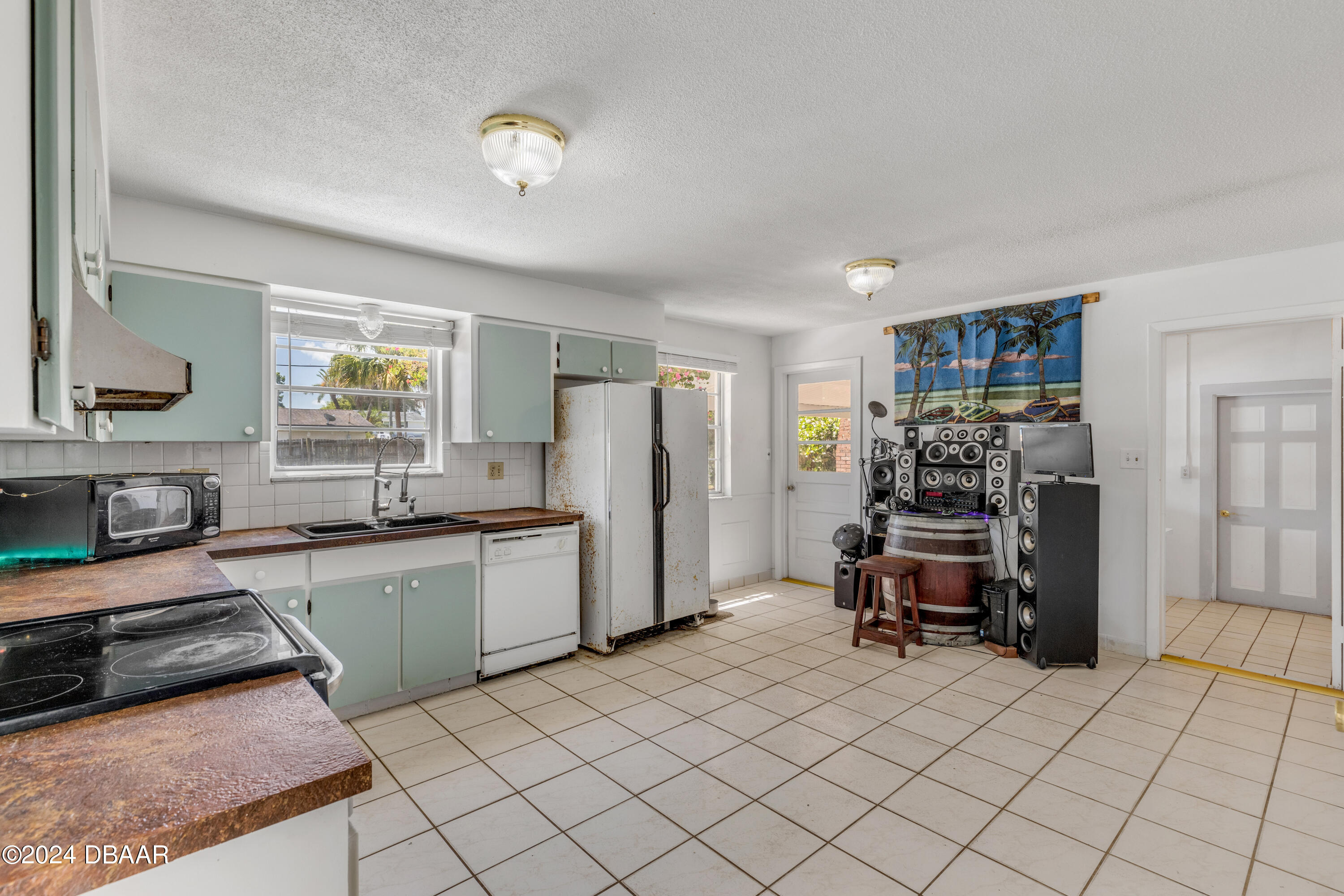909 Pineapple Road South Daytona, FL 32119 - Photo 21 of 68 Kitchen 1.1