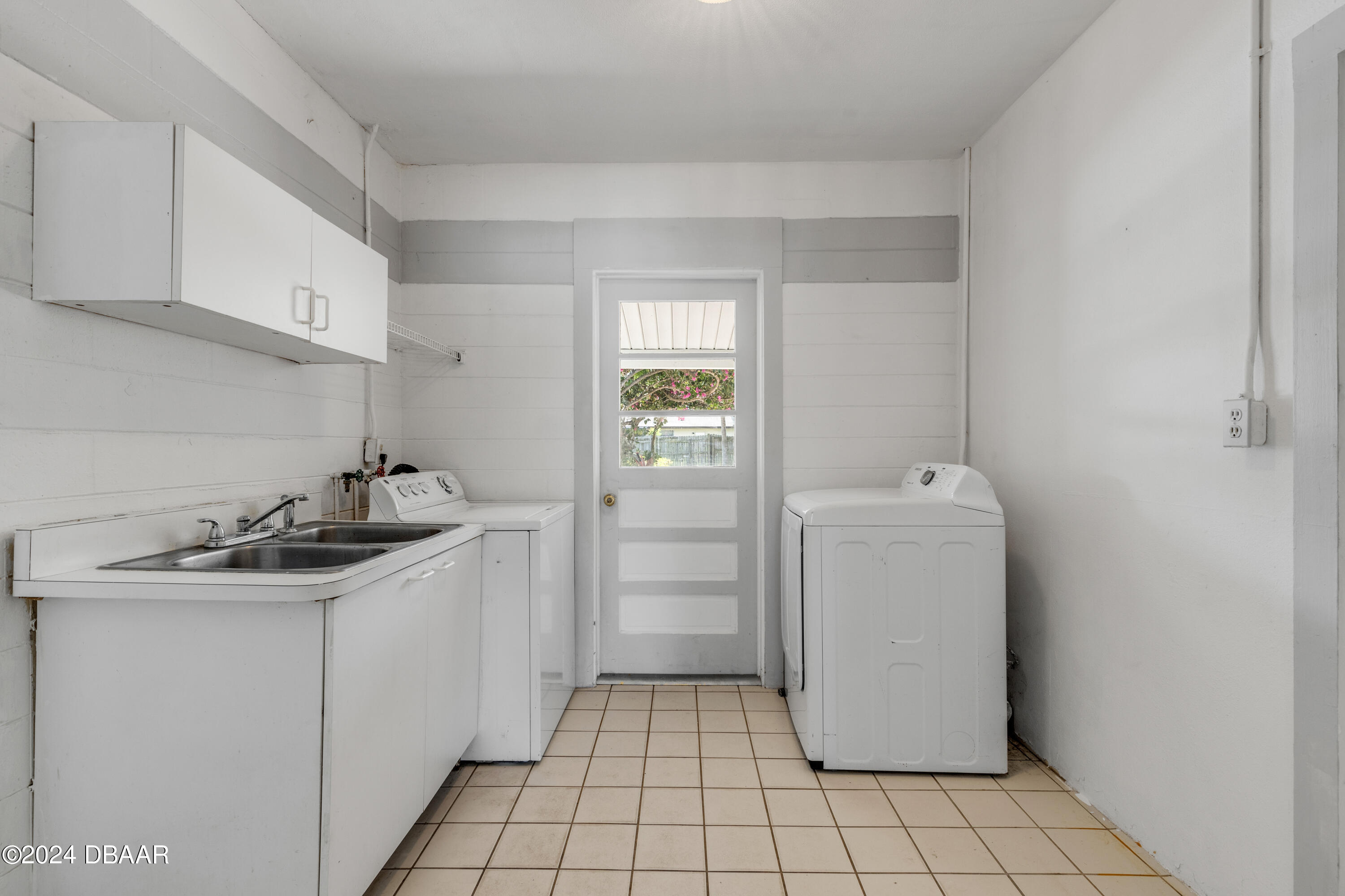 909 Pineapple Road South Daytona, FL 32119 - Photo 25 of 68 Laundry Room 1.1