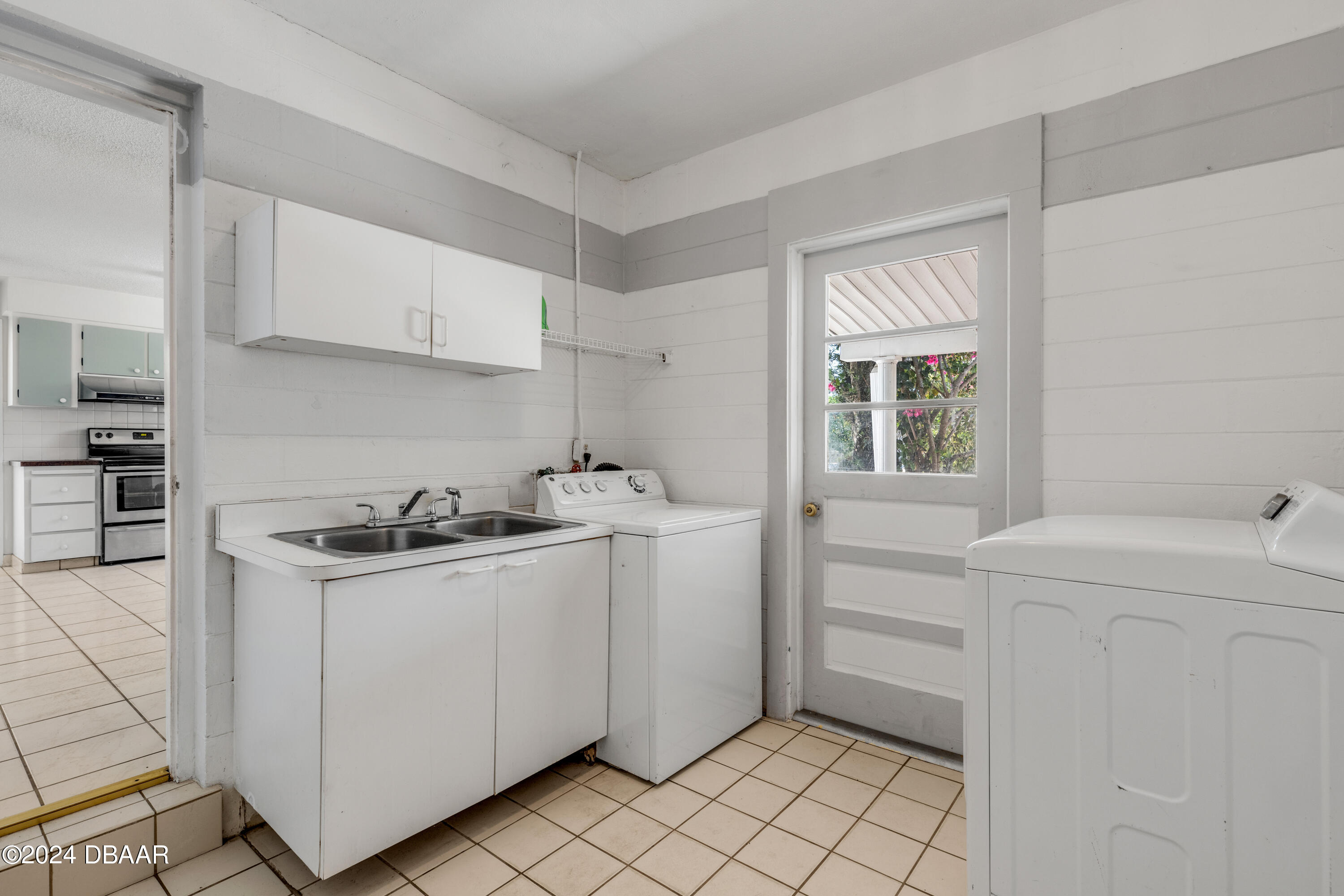 909 Pineapple Road South Daytona, FL 32119 - Photo 26 of 68 Laundry Room 1.2