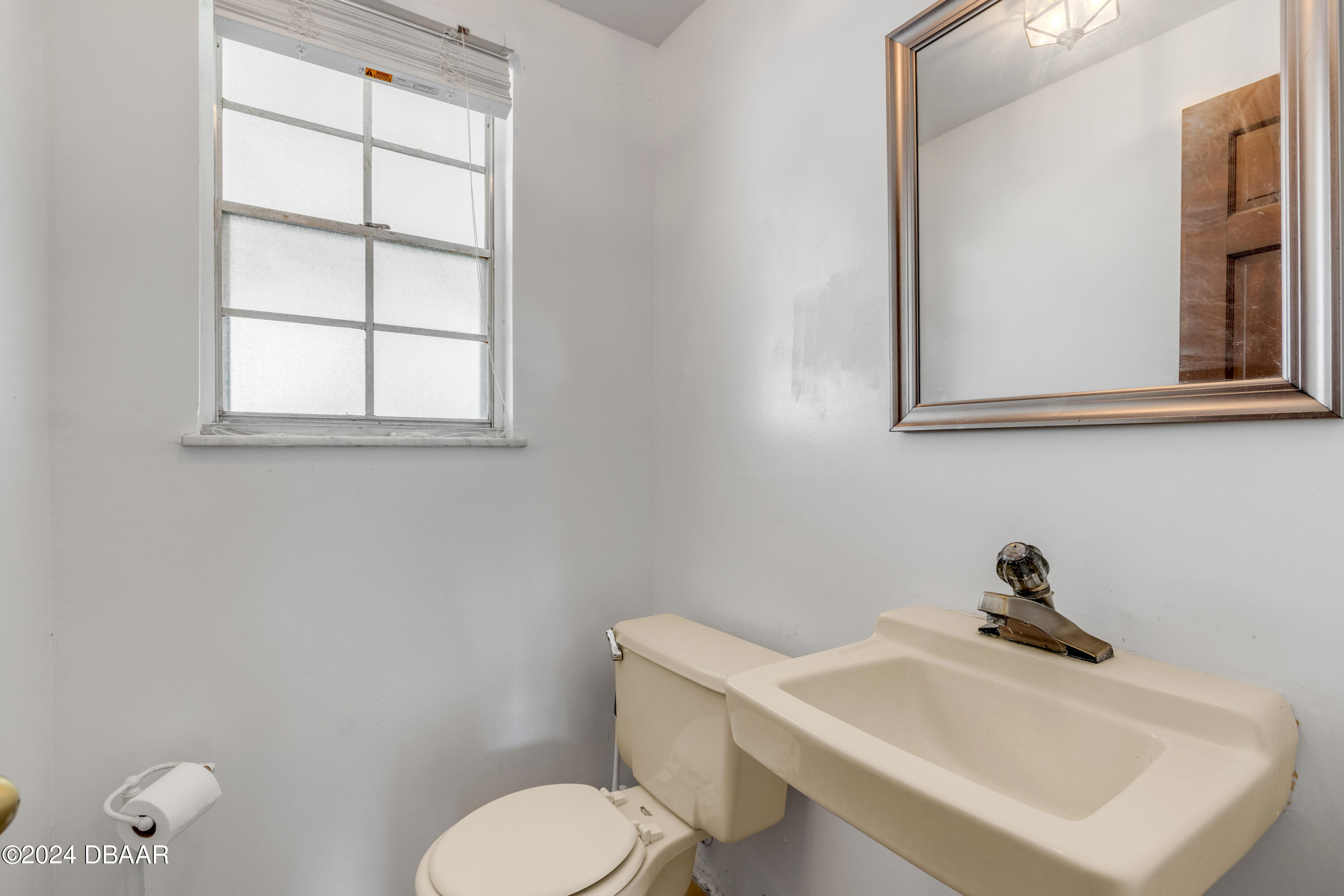 909 Pineapple Road South Daytona, FL 32119 - Photo 27 of 68 Downstairs Bath