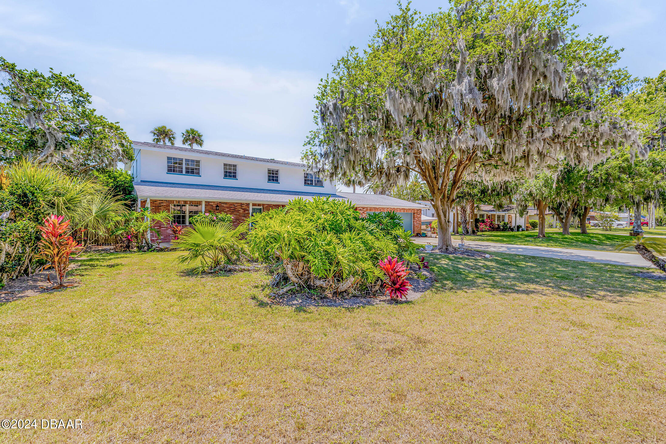 909 Pineapple Road South Daytona, FL 32119 - Photo 4 of 68 Front Yard 1.1