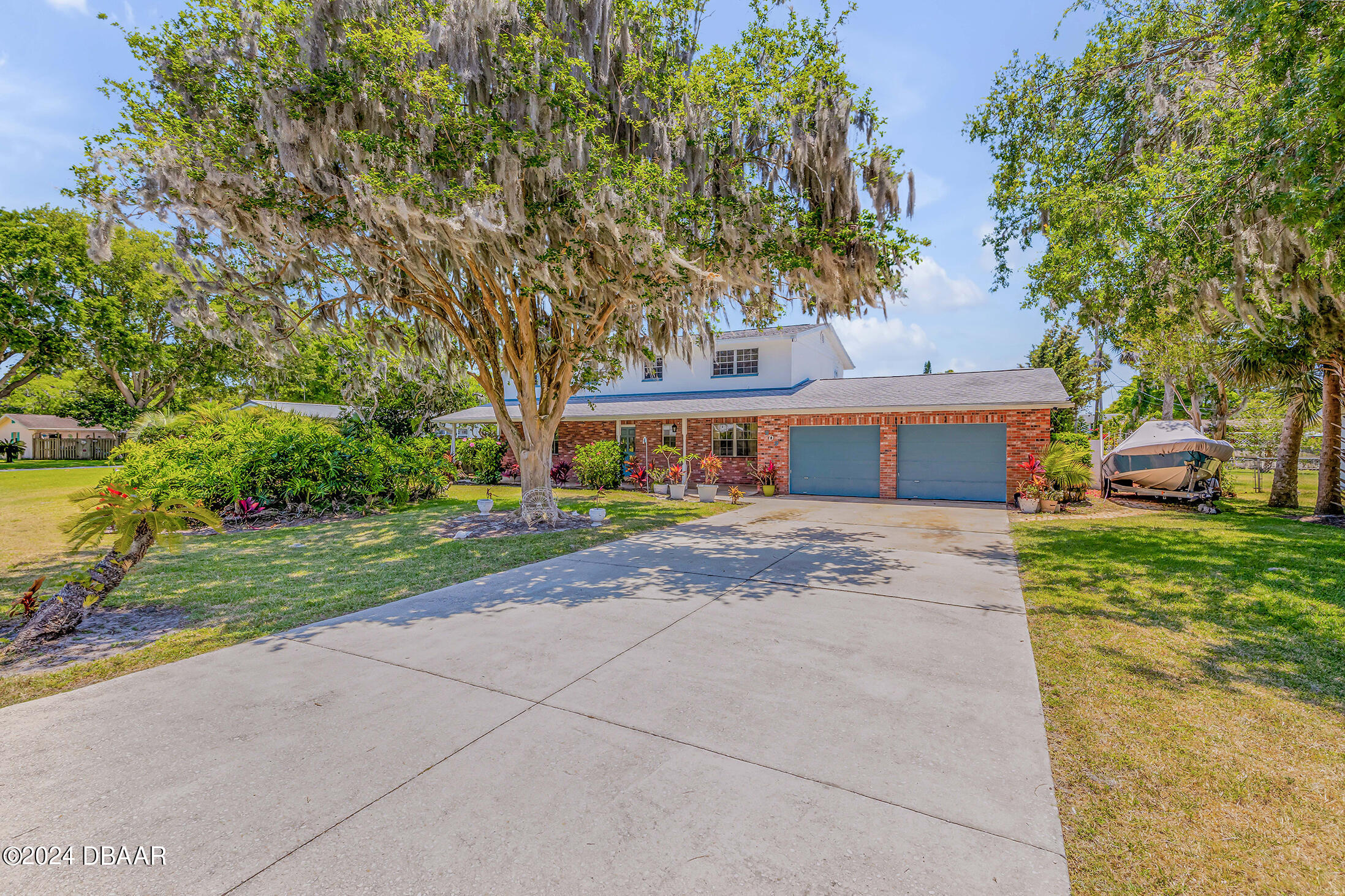 909 Pineapple Road South Daytona, FL 32119 - Photo 5 of 68 Driveway