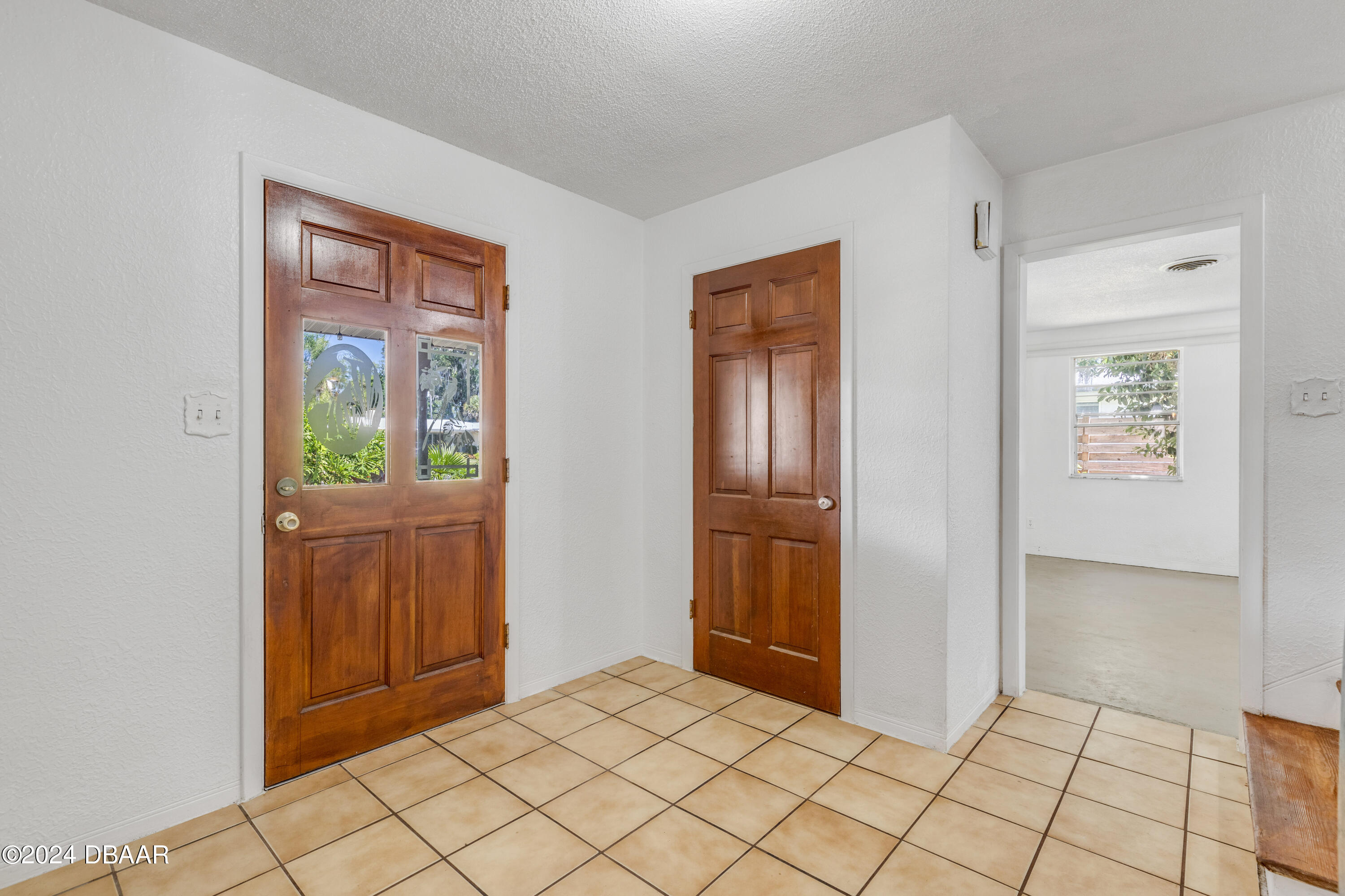 909 Pineapple Road South Daytona, FL 32119 - Photo 10 of 68 Front Foyer