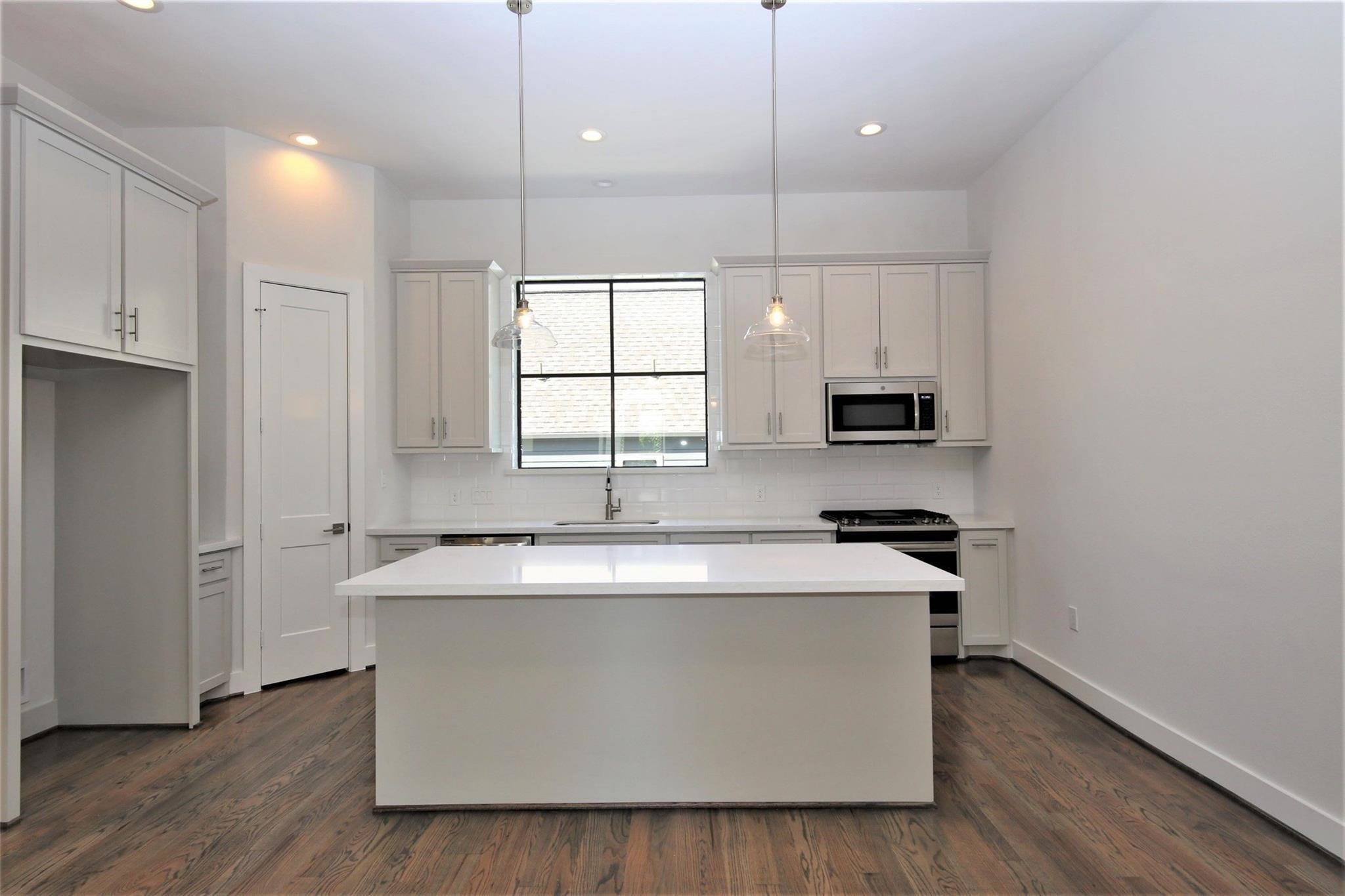 816 West 22nd Street Houston, TX 77008 - Photo 6 of 19