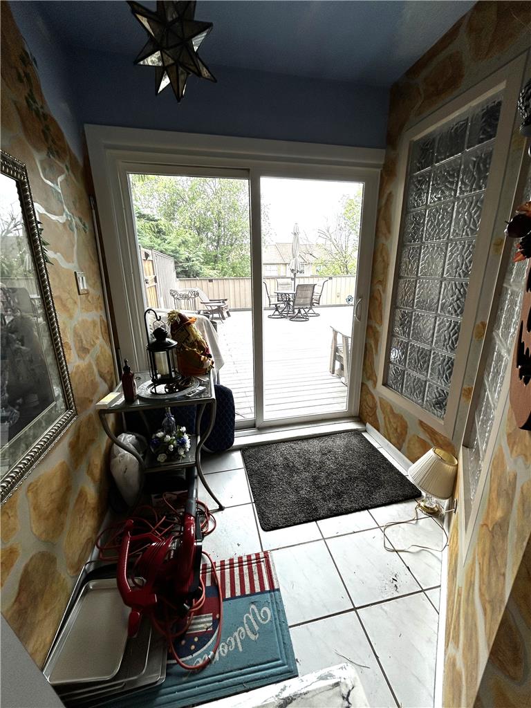 1214 Stanford Road Bethlehem, PA 18018 - Photo 15 of 58 View of vestibule from interior door.