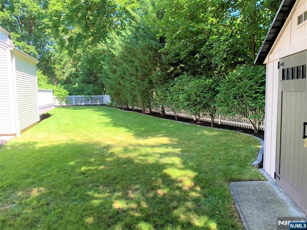 424 Eton Court Ridgewood, NJ 07450 - Photo 4 of 16