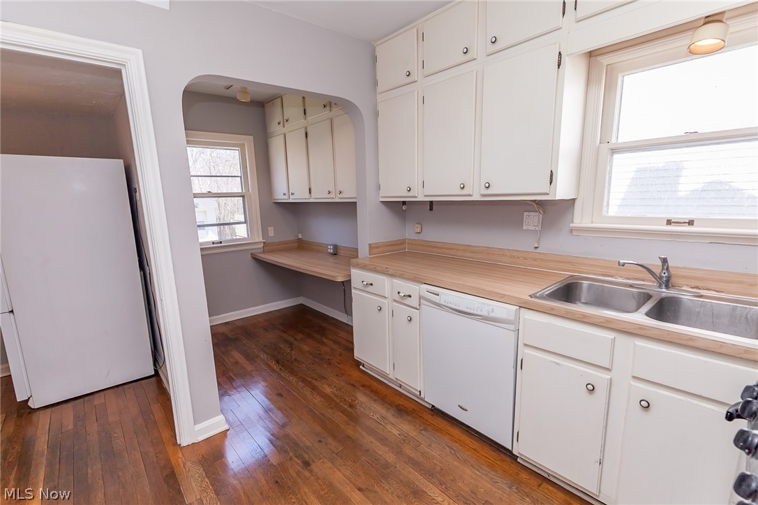 2212 Barrington Road Cleveland, OH 44118 - Photo 14 of 35