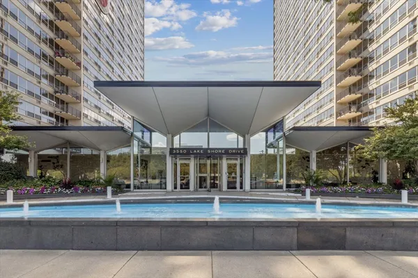 $2,295 | 3550 North Lake Shore Drive, Unit 1712, Chicago, IL 60657