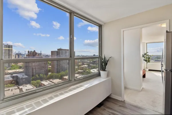 $2,295 | 3550 North Lake Shore Drive, Unit 1712, Chicago, IL 60657