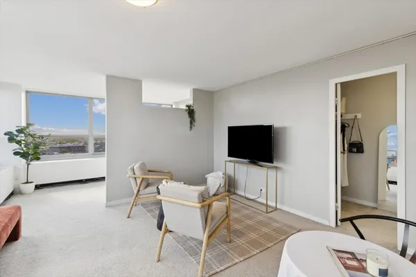 $2,295 | 3550 North Lake Shore Drive, Unit 1712, Chicago, IL 60657
