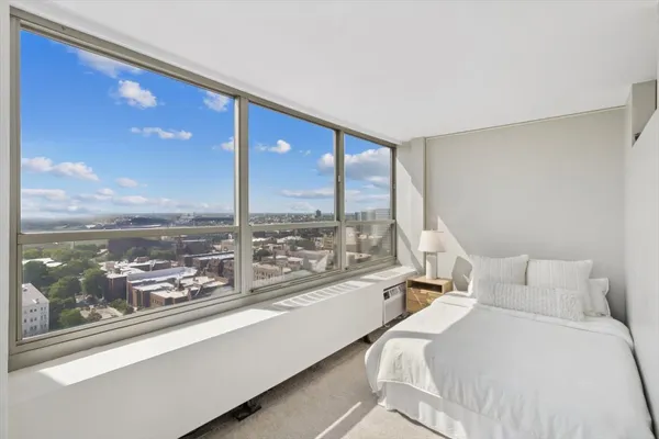 $2,295 | 3550 North Lake Shore Drive, Unit 1712, Chicago, IL 60657