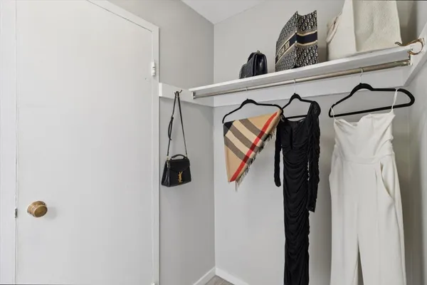 $2,295 | 3550 North Lake Shore Drive, Unit 1712, Chicago, IL 60657