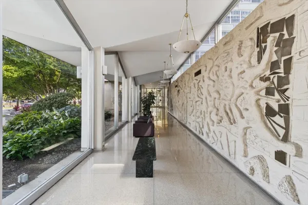 $2,295 | 3550 North Lake Shore Drive, Unit 1712, Chicago, IL 60657