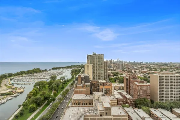 $2,295 | 3550 North Lake Shore Drive, Unit 1712, Chicago, IL 60657