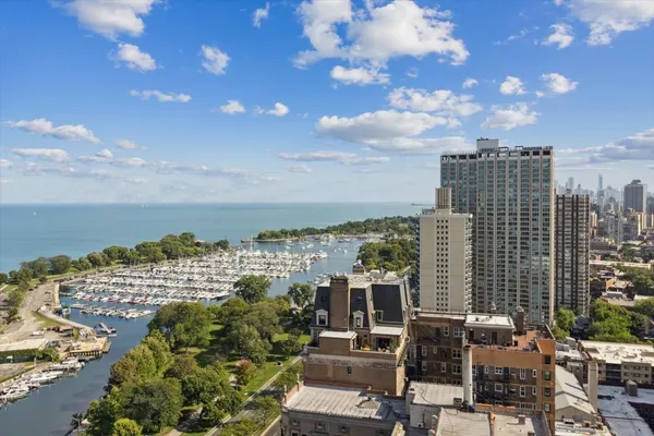 $2,295 | 3550 North Lake Shore Drive, Unit 1712, Chicago, IL 60657