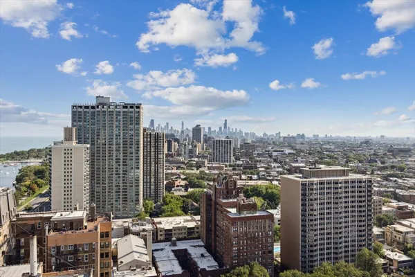 $2,295 | 3550 North Lake Shore Drive, Unit 1712, Chicago, IL 60657