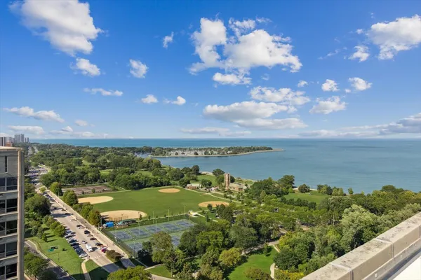 $2,295 | 3550 North Lake Shore Drive, Unit 1712, Chicago, IL 60657