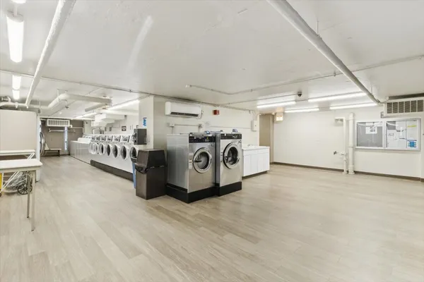 $2,295 | 3550 North Lake Shore Drive, Unit 1712, Chicago, IL 60657