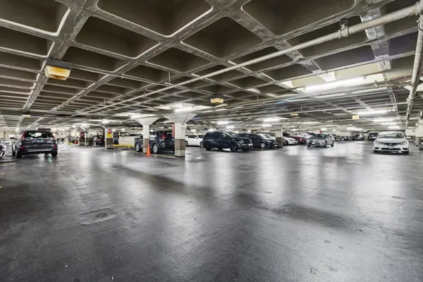 $2,295 | 3550 North Lake Shore Drive, Unit 1712, Chicago, IL 60657