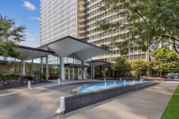 $2,295 | 3550 North Lake Shore Drive, Unit 1712, Chicago, IL 60657
