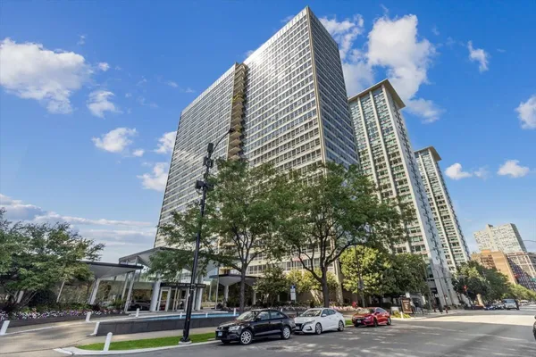 $2,295 | 3550 North Lake Shore Drive, Unit 1712, Chicago, IL 60657