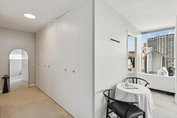 $2,295 | 3550 North Lake Shore Drive, Unit 1712, Chicago, IL 60657