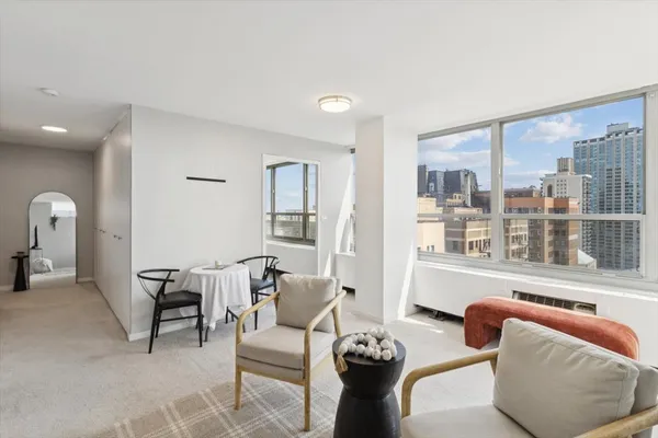 $2,295 | 3550 North Lake Shore Drive, Unit 1712, Chicago, IL 60657