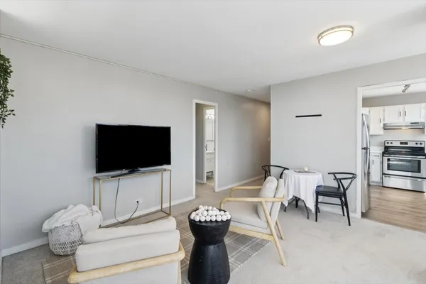 $2,295 | 3550 North Lake Shore Drive, Unit 1712, Chicago, IL 60657