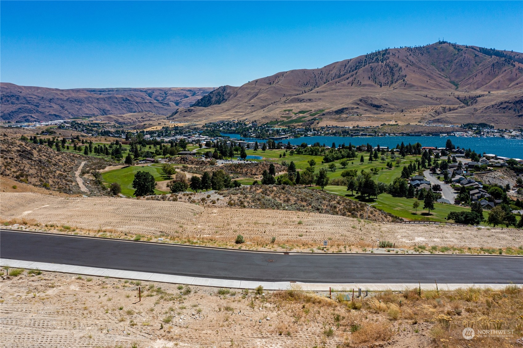 929 Long Drive Chelan, WA 98816 - Photo 21 of 23 a view of a backyard with a sink