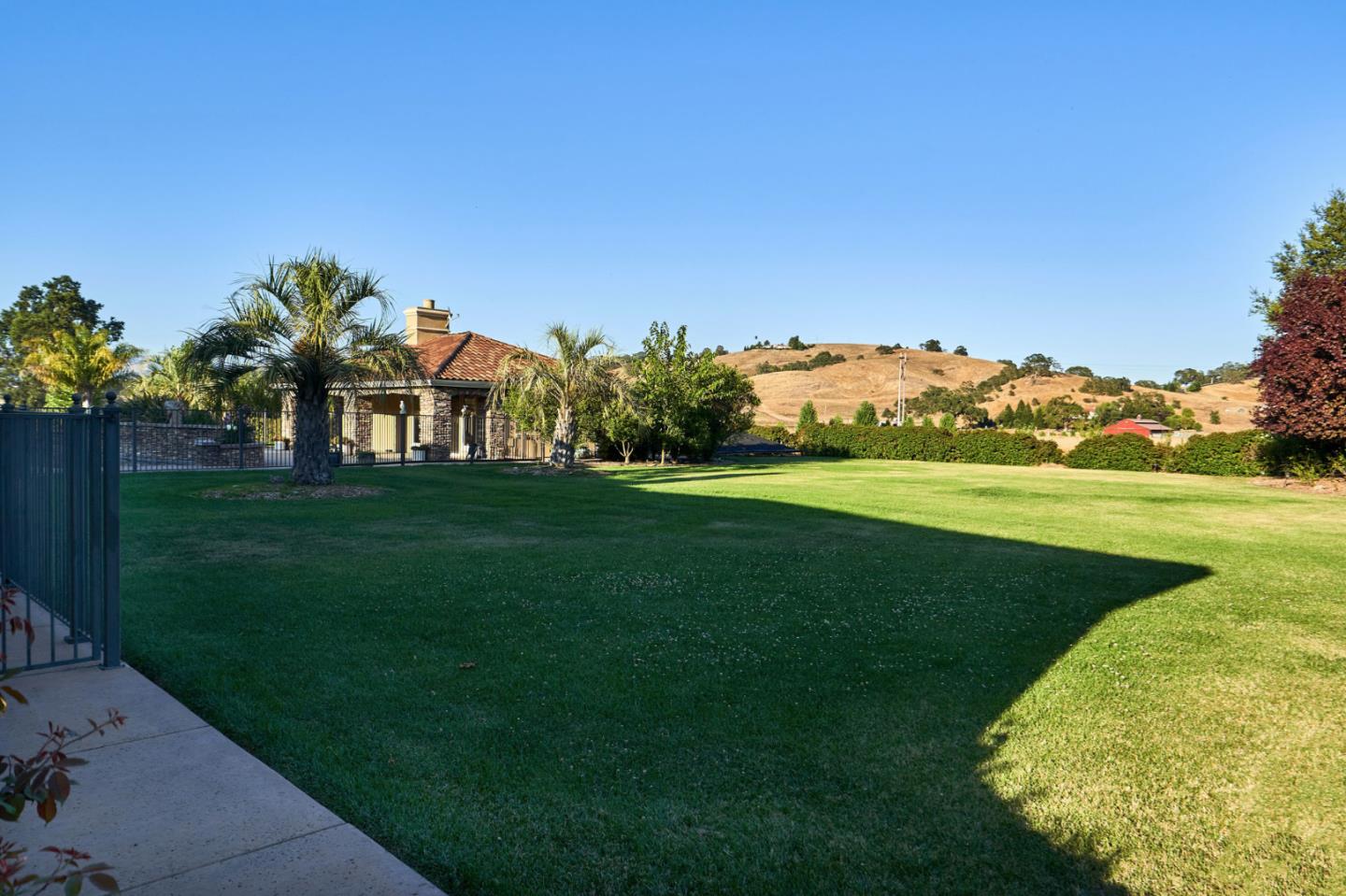13800 Watsonville Road Morgan Hill, CA 95037 - Photo 63 of 74 a view of a golf course with a garden