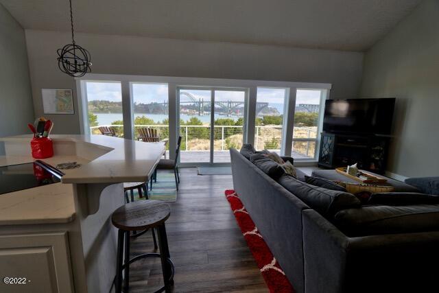 370 Southwest 29th Street Newport, OR 97366 - Photo 5 of 26 Living Room