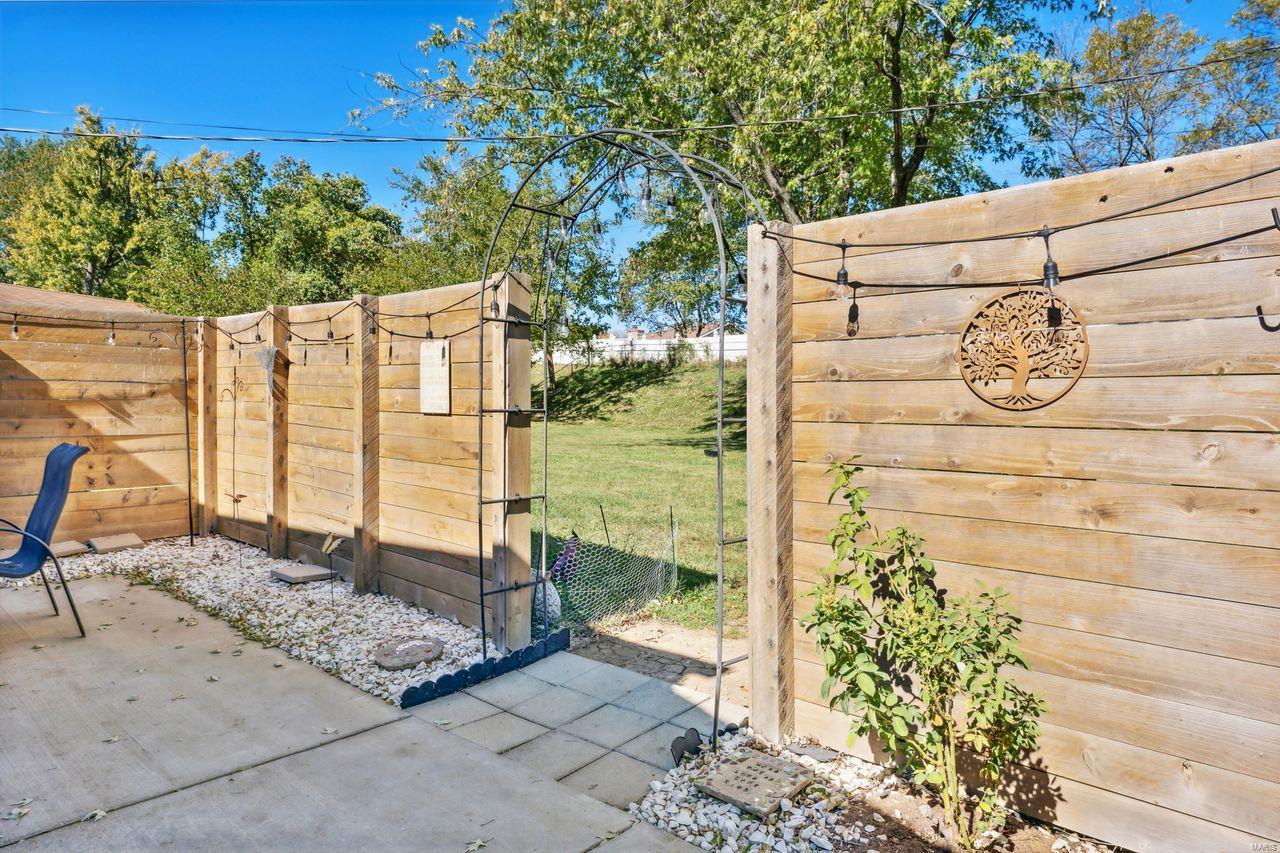 10855 Lawnbrook Drive St. Louis, MO 63123 - Photo 18 of 21