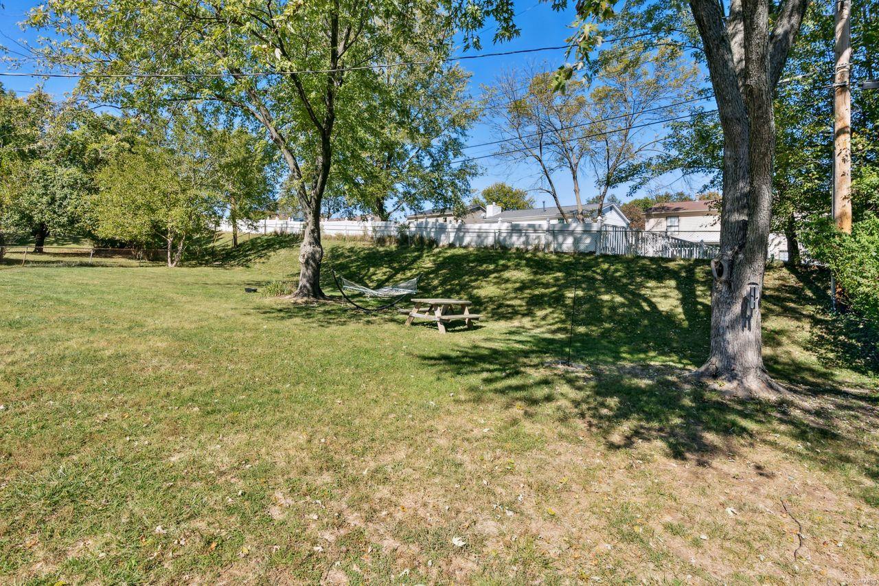 10855 Lawnbrook Drive St. Louis, MO 63123 - Photo 19 of 21