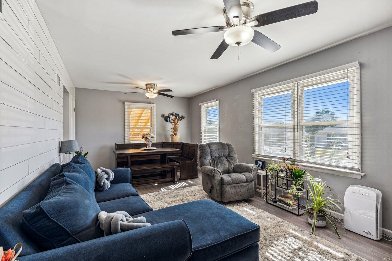 10855 Lawnbrook Drive St. Louis, MO 63123 - Photo 4 of 21