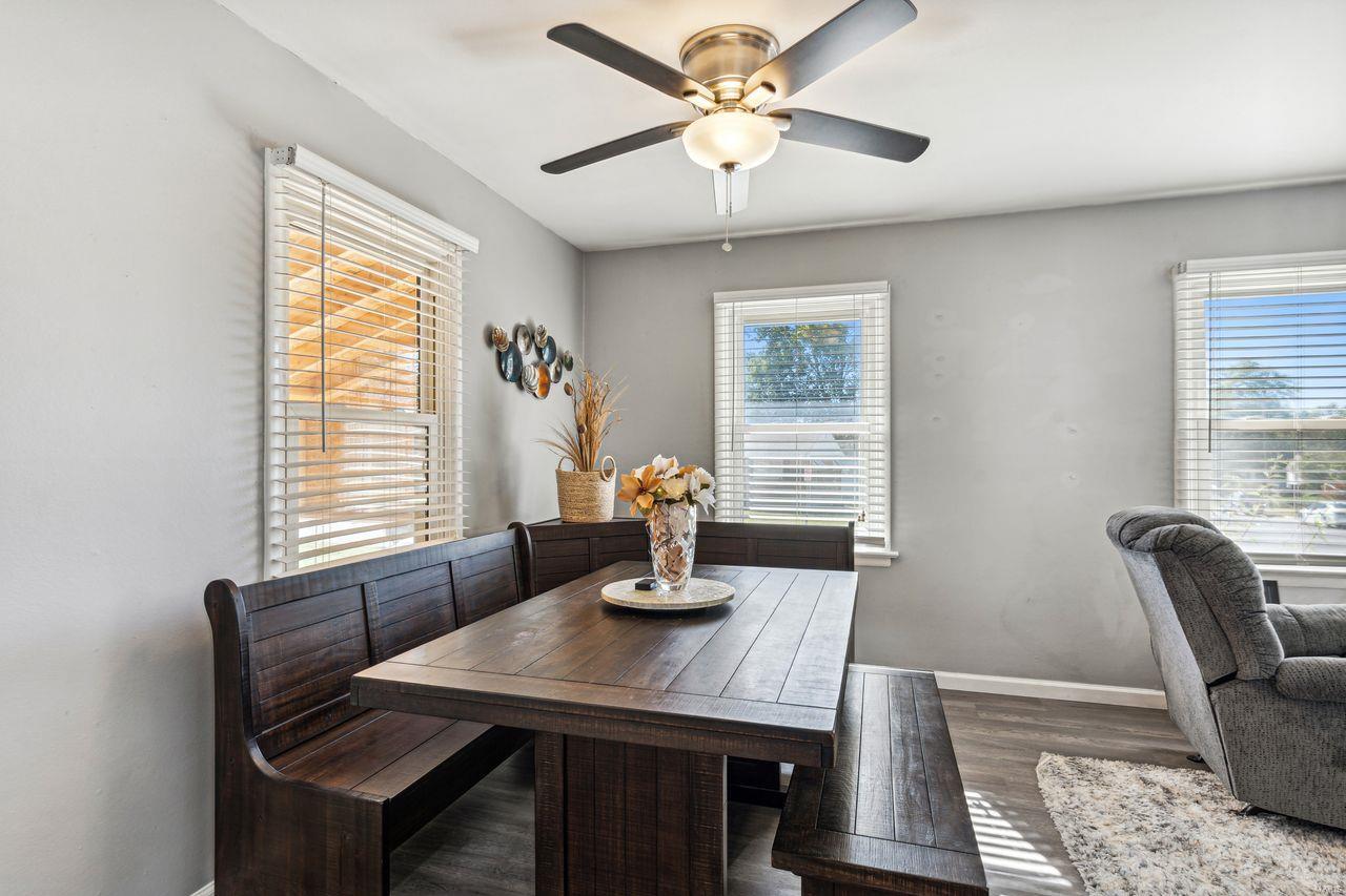 10855 Lawnbrook Drive St. Louis, MO 63123 - Photo 6 of 21