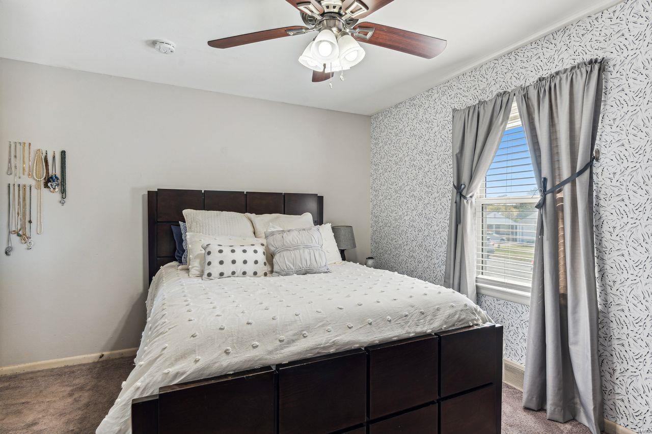 10855 Lawnbrook Drive St. Louis, MO 63123 - Photo 10 of 21