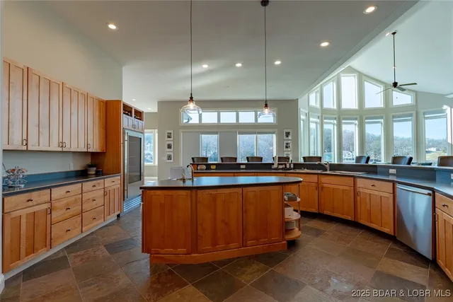 $2,250,000 | 345 Liahona Circle, Sunrise Beach, MO 65079
