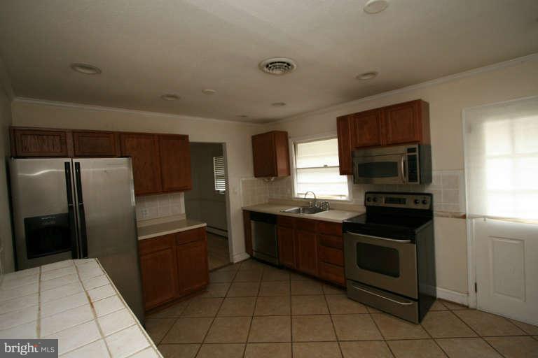 13213 Brandywine Road Brandywine, MD 20613 - Photo 4 of 12 Kitchen