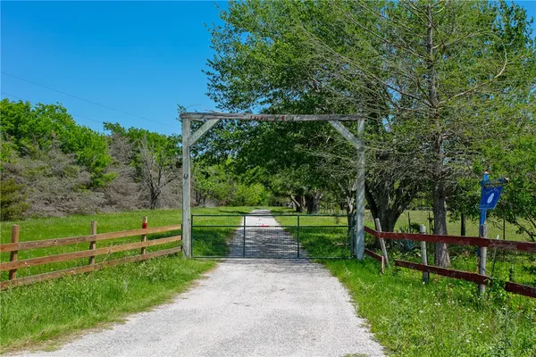 $2,500,000 | 305 County Road 108, Caldwell, TX 77836