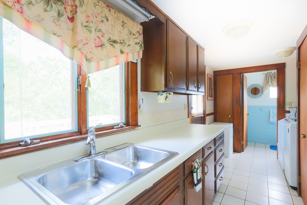 11 Rowe Hill Road Stoneham, MA 02180 - Photo 11 of 24 Gallery Image 11