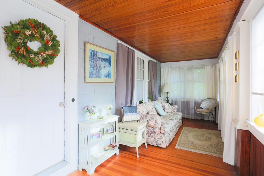 11 Rowe Hill Road Stoneham, MA 02180 - Photo 3 of 24 Gallery Image 3