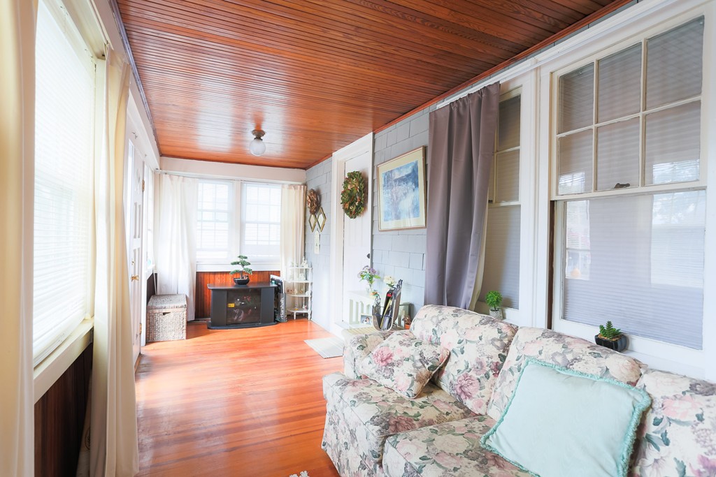11 Rowe Hill Road Stoneham, MA 02180 - Photo 4 of 24 Gallery Image 4