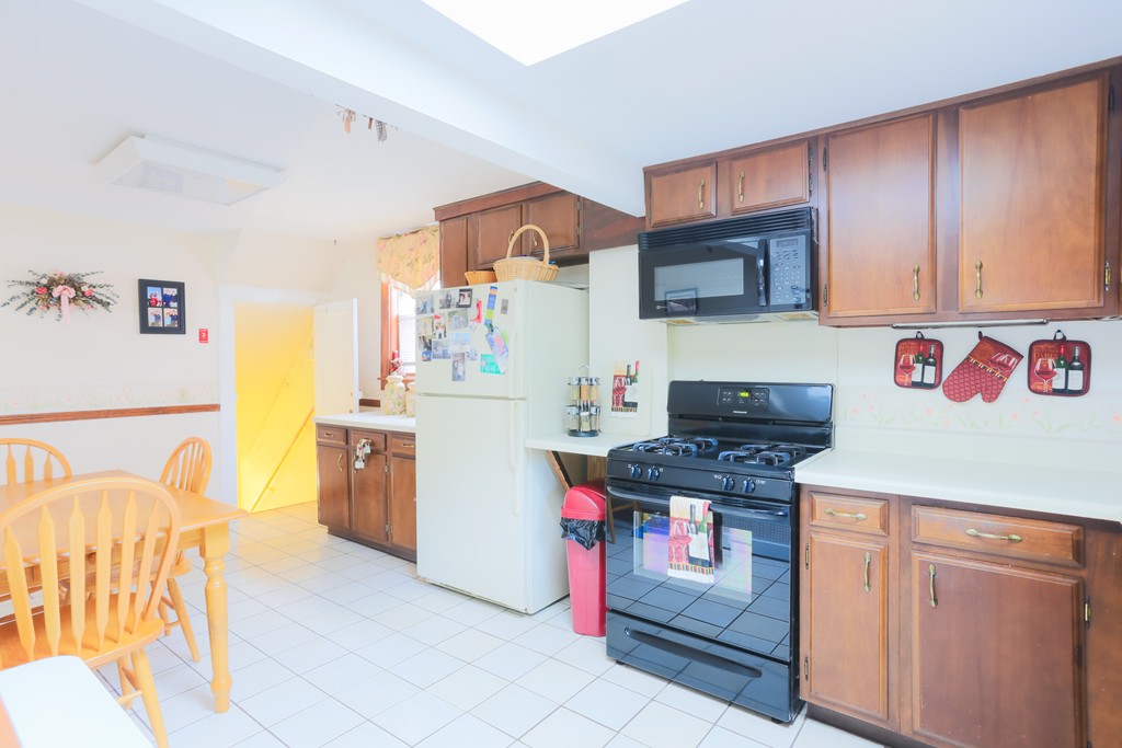11 Rowe Hill Road Stoneham, MA 02180 - Photo 10 of 24 Gallery Image 10