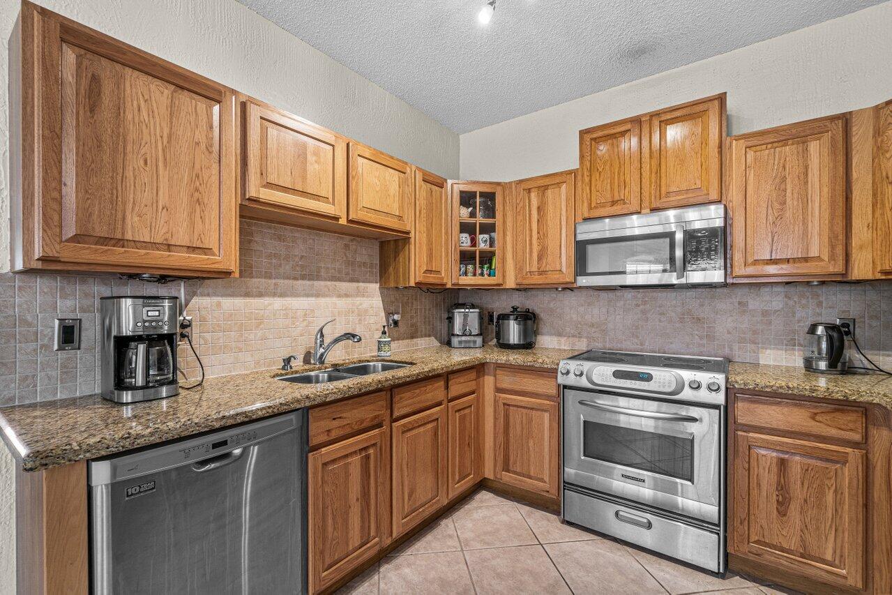 8303 Via Leonessa Boca Raton, FL 33433 - Photo 4 of 36 012-8303ViaLeonessa-BocaRaton-FL-33433-S