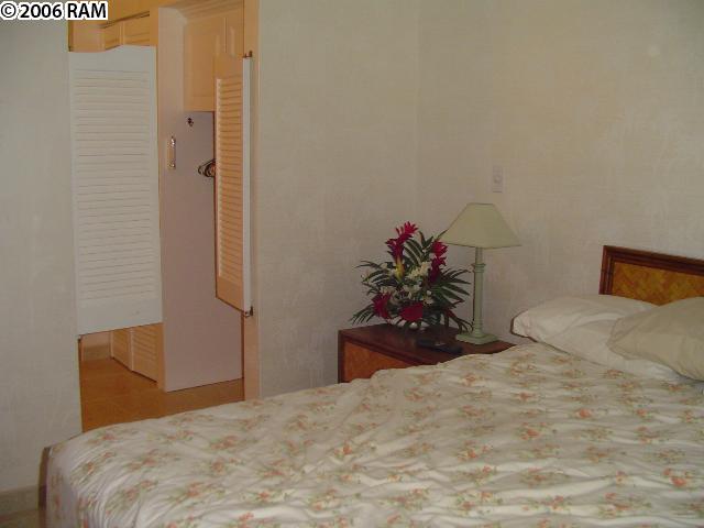 811 South Kihei Road, Unit 1F Kihei, HI 96753 - Photo 15 of 19 a bedroom with a bed and a potted plant
