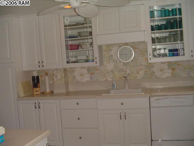 811 South Kihei Road, Unit 1F Kihei, HI 96753 - Photo 8 of 19 a bathroom with a sink and a mirror